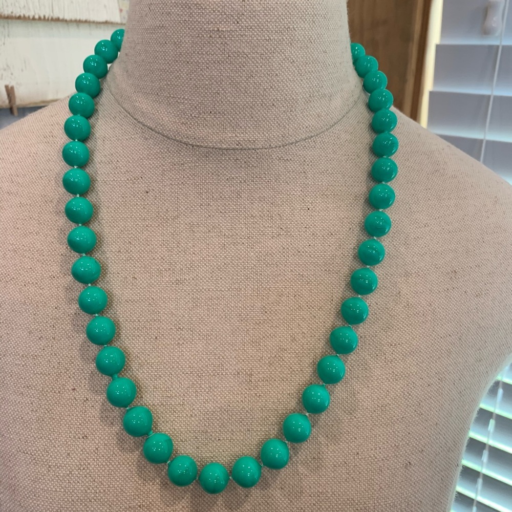 *Green Colored Beaded Necklace